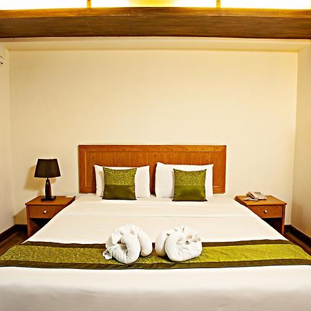Tm Land Hotel Ayutthaya Eksteriør billede