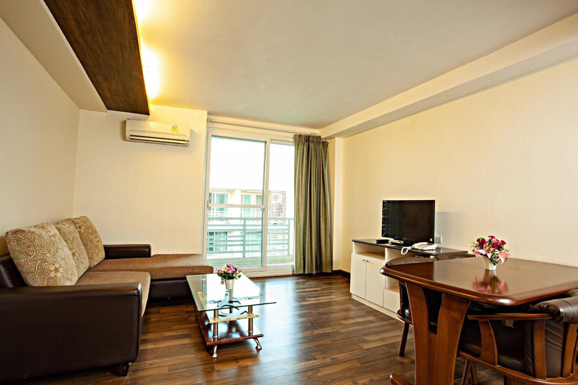 Tm Land Hotel Ayutthaya Eksteriør billede