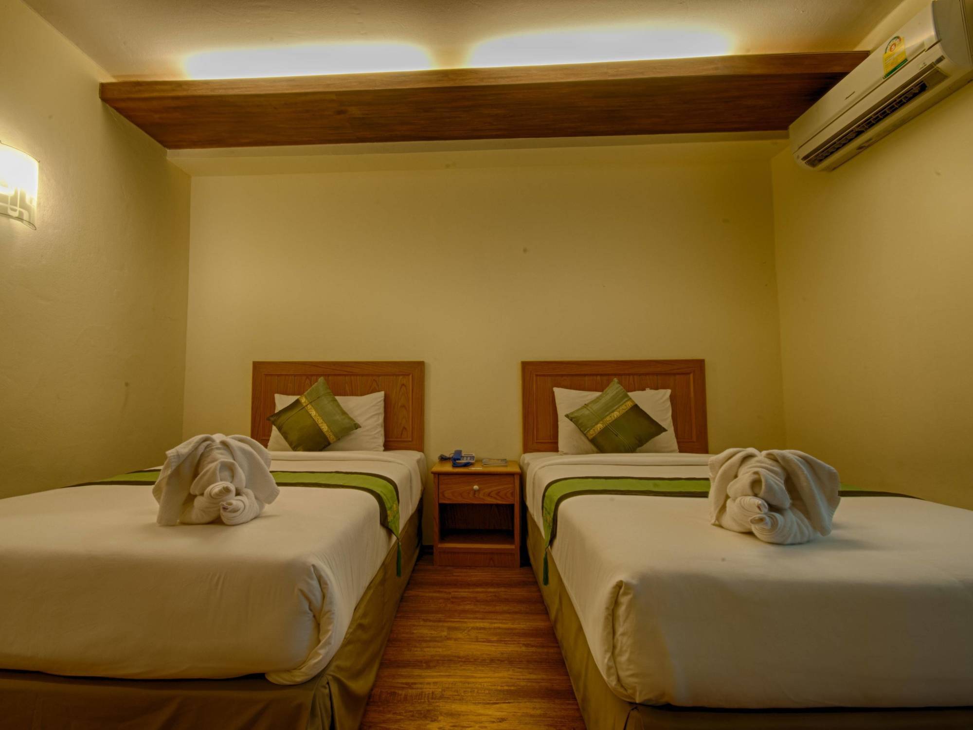 Tm Land Hotel Ayutthaya Eksteriør billede